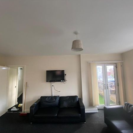 Cosy Living Apartment แคมเบอร์ลีย์ ภายนอก รูปภาพ